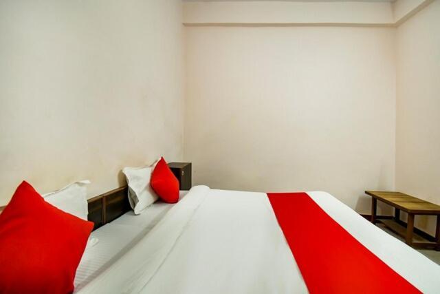 Oyo Hotel Radhe Krishna Marriage Hall Lakhnau Kültér fotó