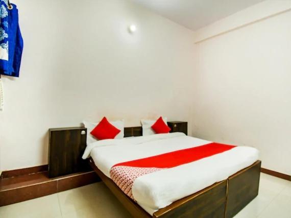 Oyo Hotel Radhe Krishna Marriage Hall Lakhnau Kültér fotó