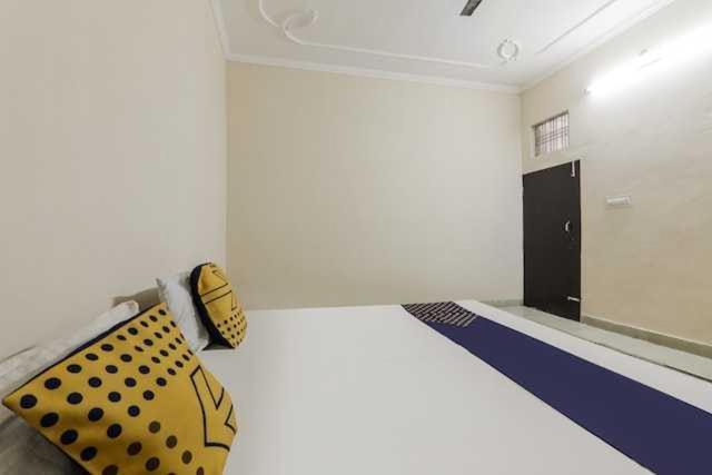 Oyo Hotel Radhe Krishna Marriage Hall Lakhnau Kültér fotó
